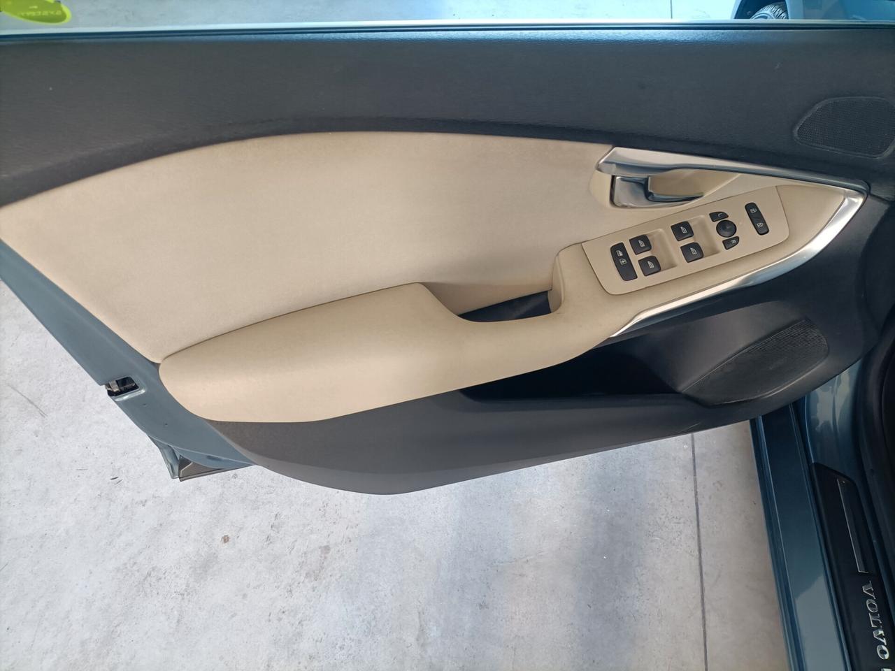 Volvo V40 D2 1.6 Momentum 09/2013