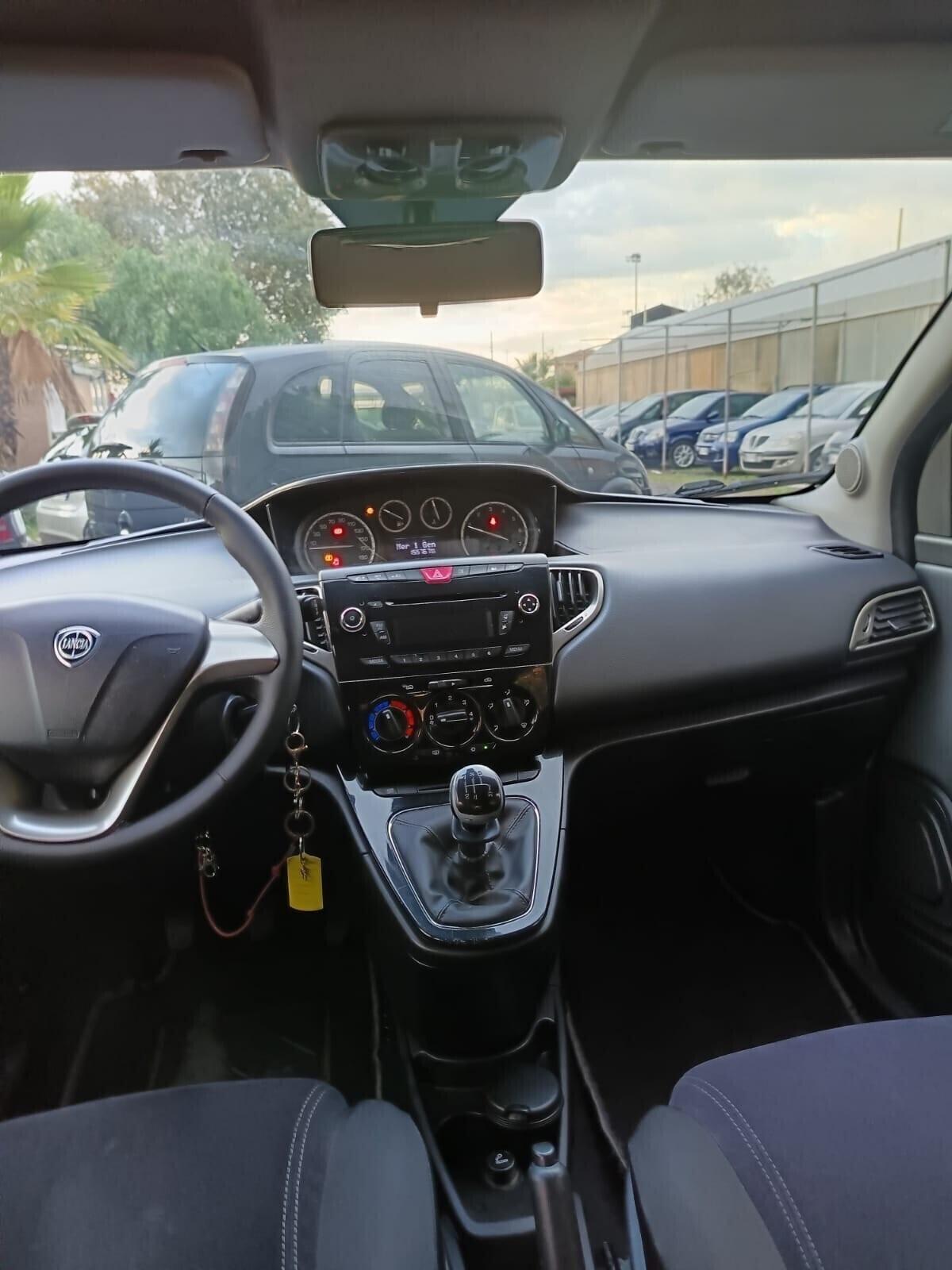 Lancia Ypsilon 1.2 69 CV 5 porte ok neopatentati
