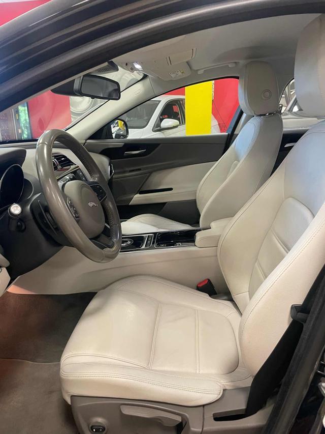 JAGUAR XE 2.0 D 180 CV aut. *NAVI/XENO/PELLE/PDC