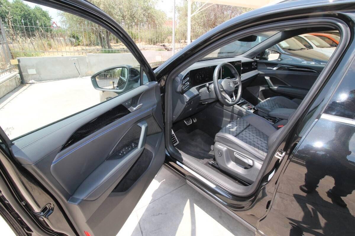 Volkswagen Tiguan 2.0 TDI 150 CV DSG R-Line|2025