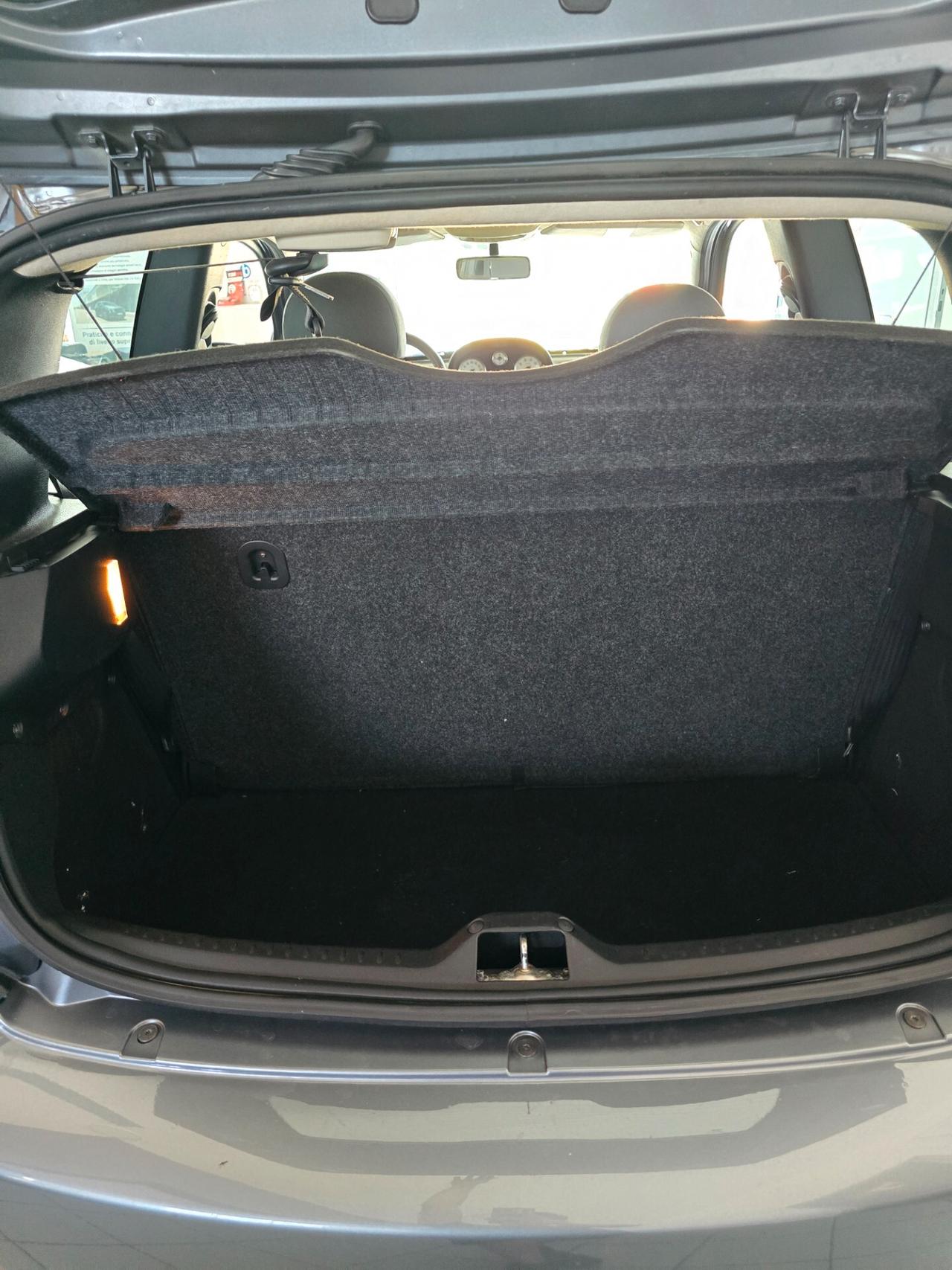 Lancia Ypsilon 1.3 MJT 75 CV Platino