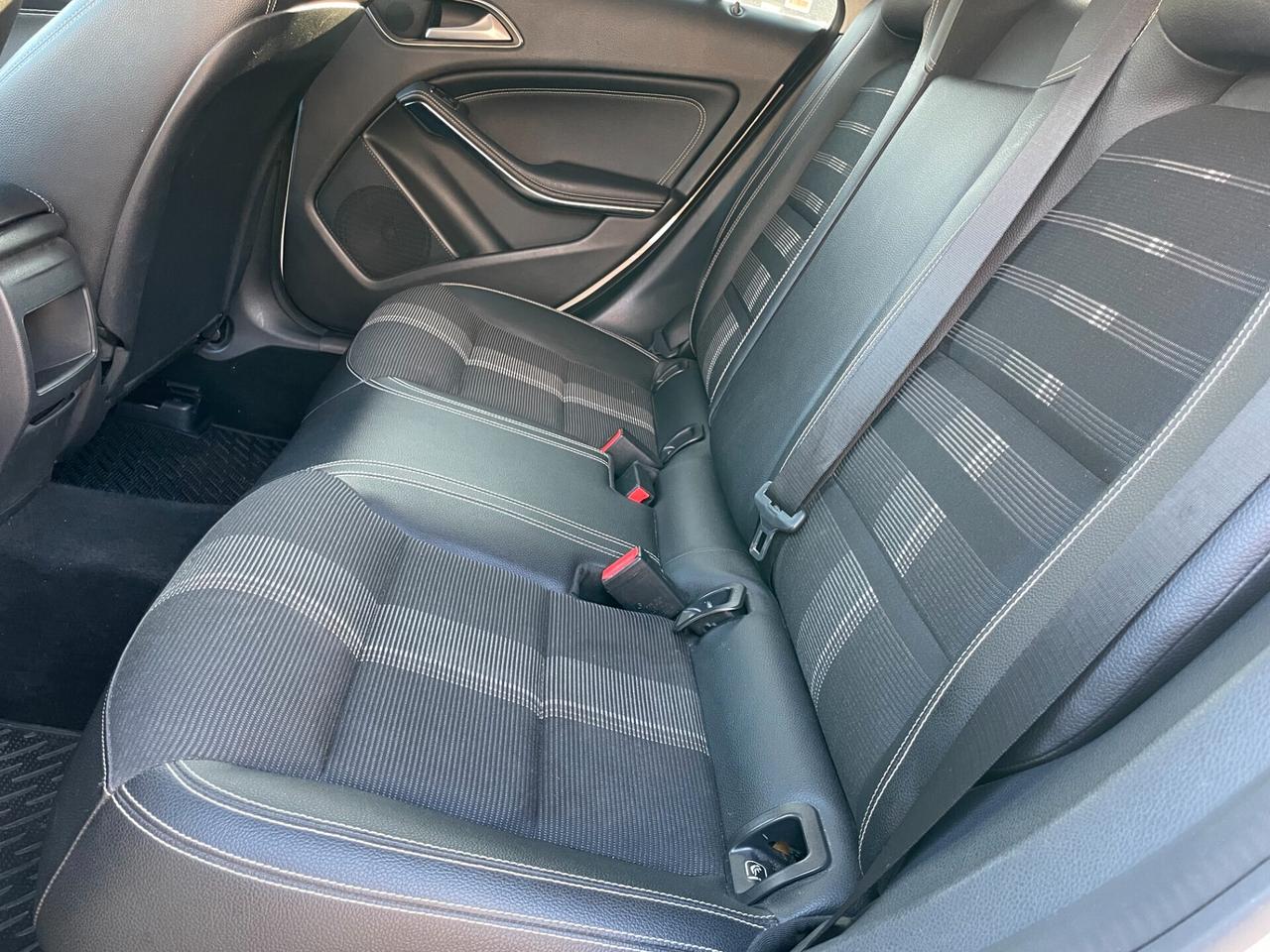 Mercedes-benz CLA 200 d Premium