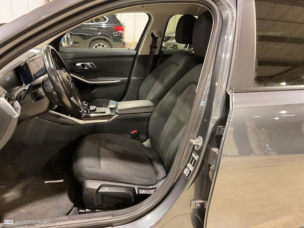 BMW 316D TOURING 122CV STEPTRONIC 48V BUSINESS ADVANTAGE ( FARI LED - BMW DIGITAL COCKPIT - NAVI - CLIMA TRIZONA - PDC - CERCHI 17 )