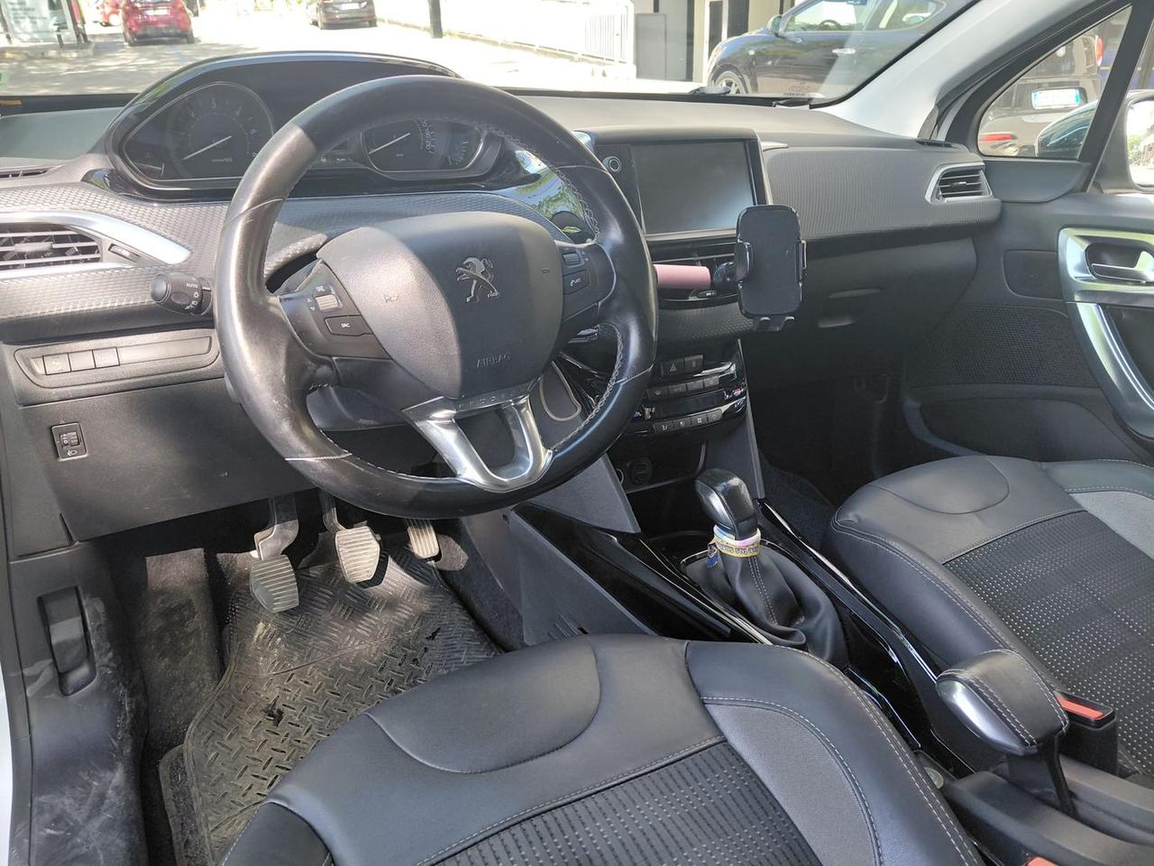 Peugeot 2008 Allure 1.6 Blue HDI 100 #10511