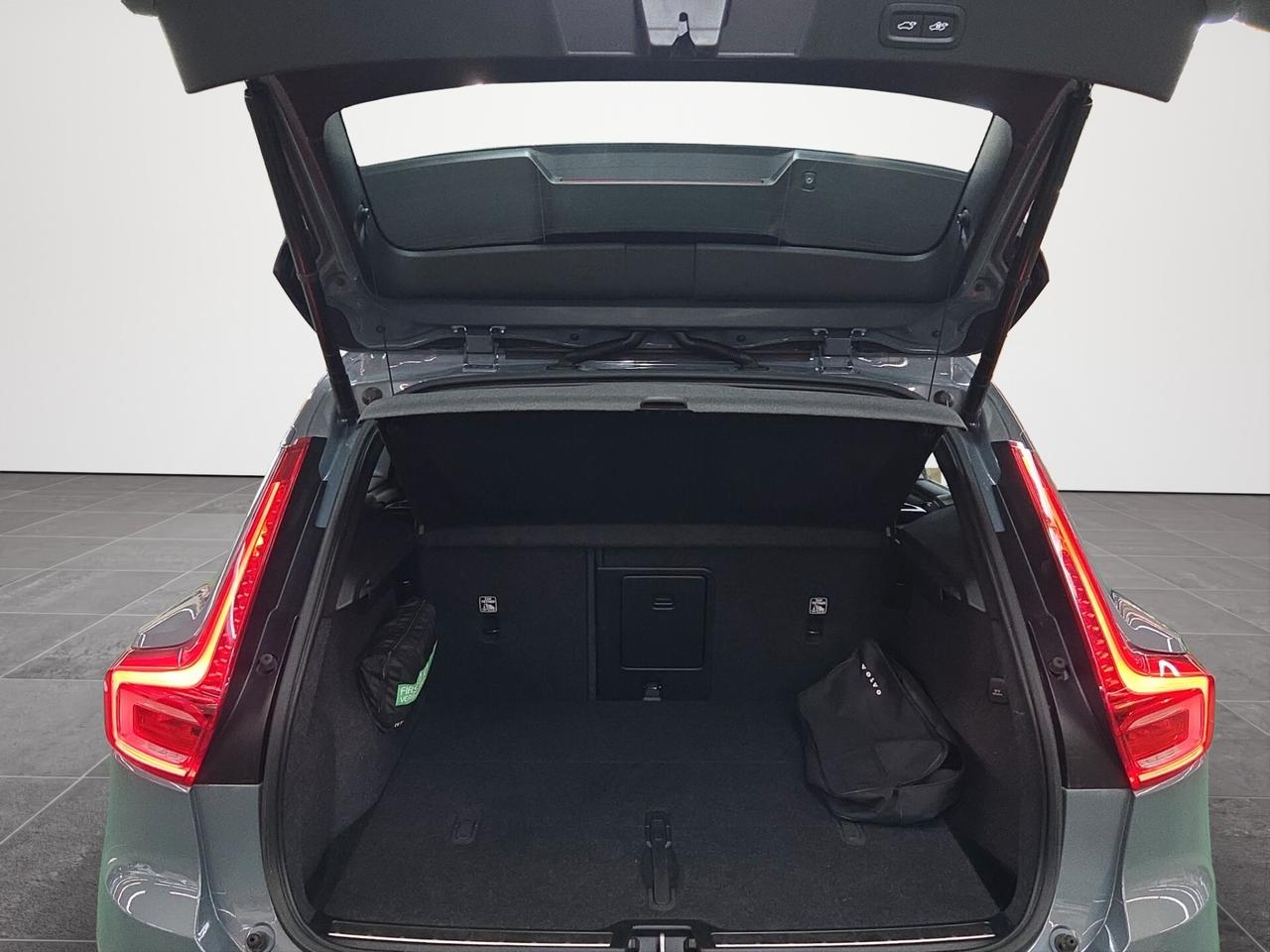 Volvo XC40 B4 AWD automatico Plus Bright