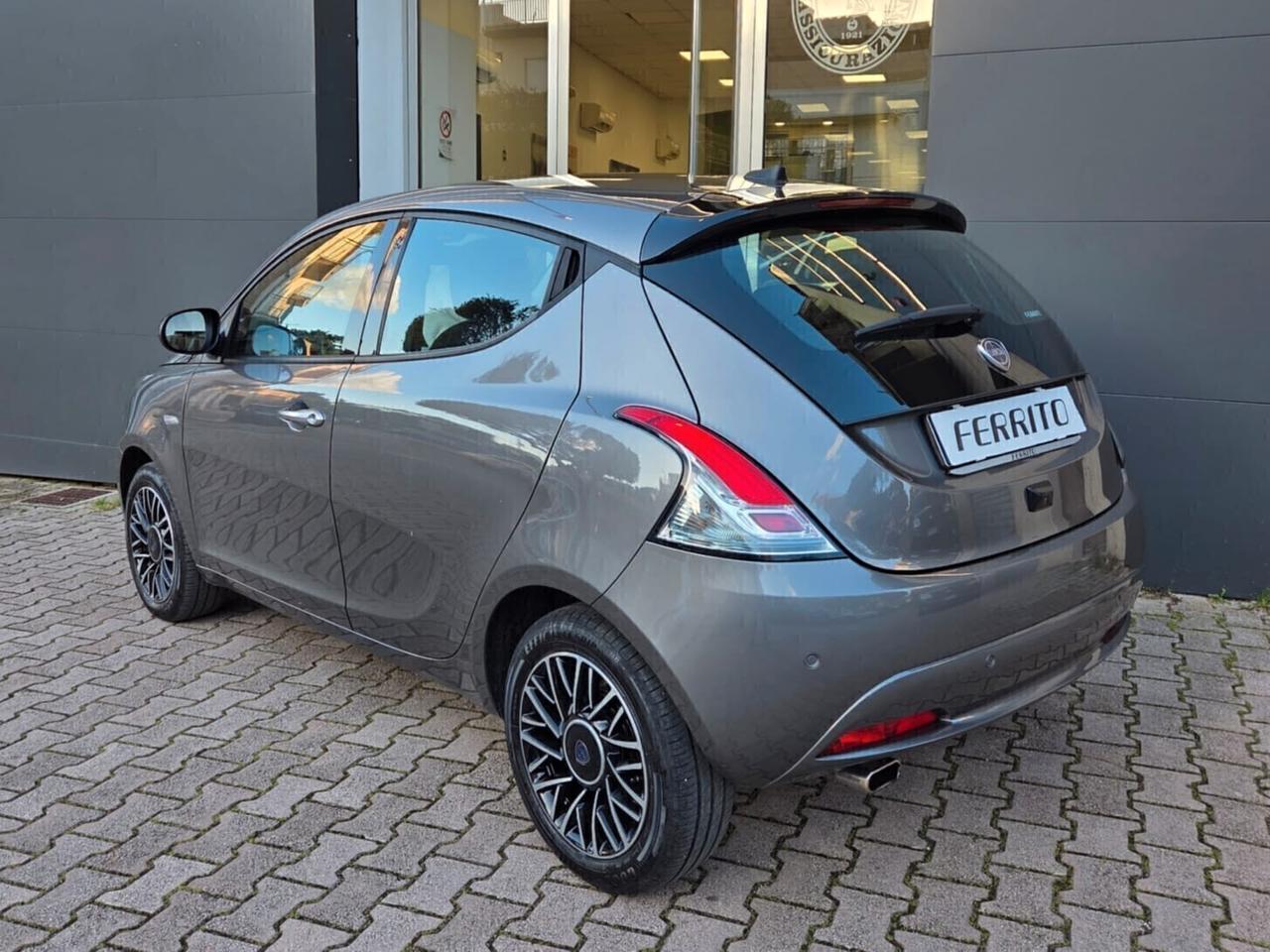 Lancia Ypsilon 1.0 Hybrid 5 porte S&S Platino