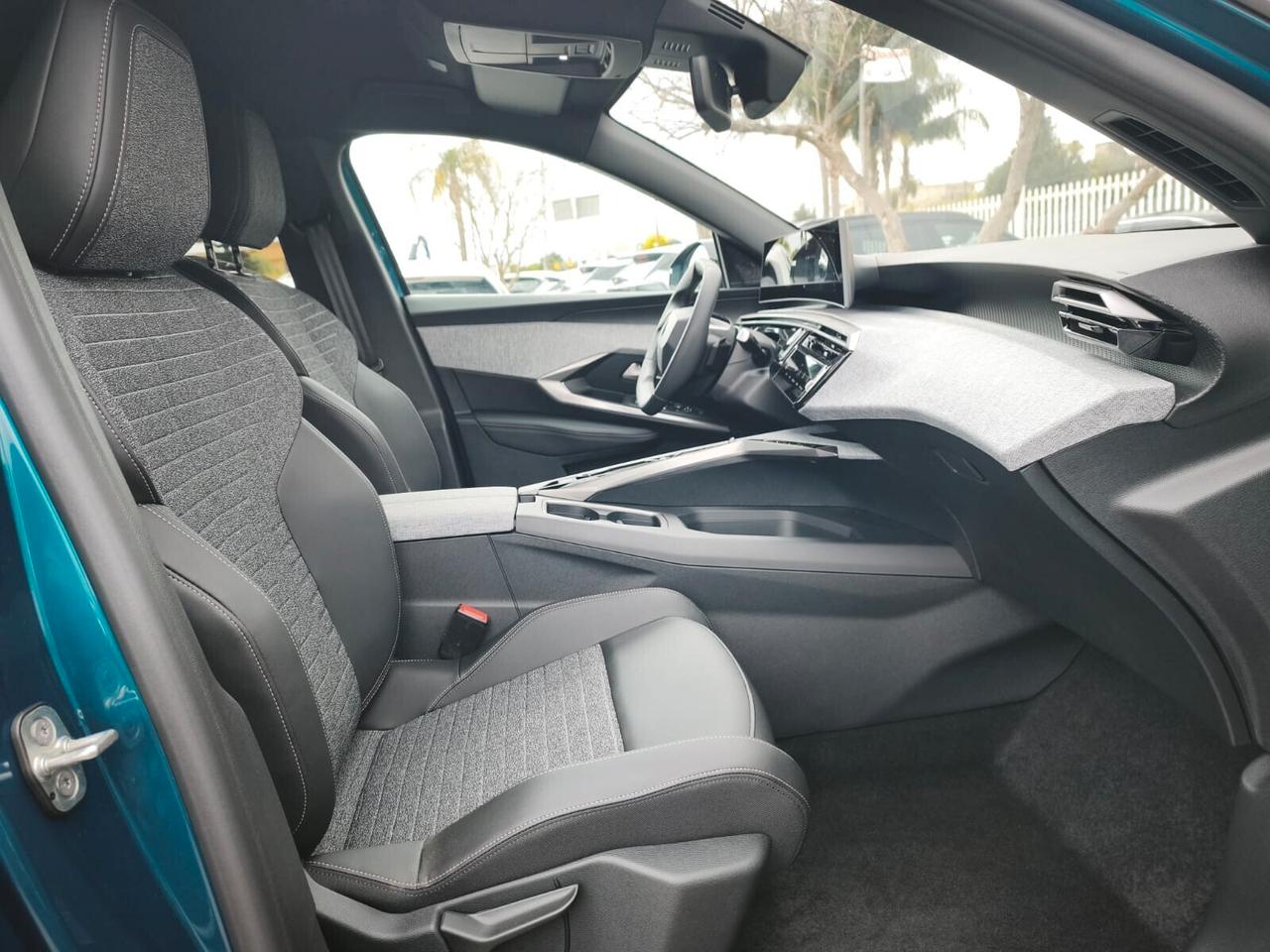 Peugeot 3008 PROMO FAST Hybrid 145 e-DCS6 Allure Business