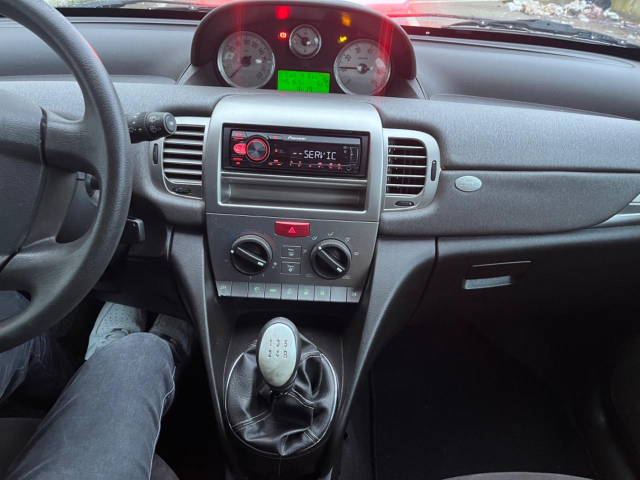 Lancia Ypsilon 1.2 benzina 2007 145.000 km neopatentati