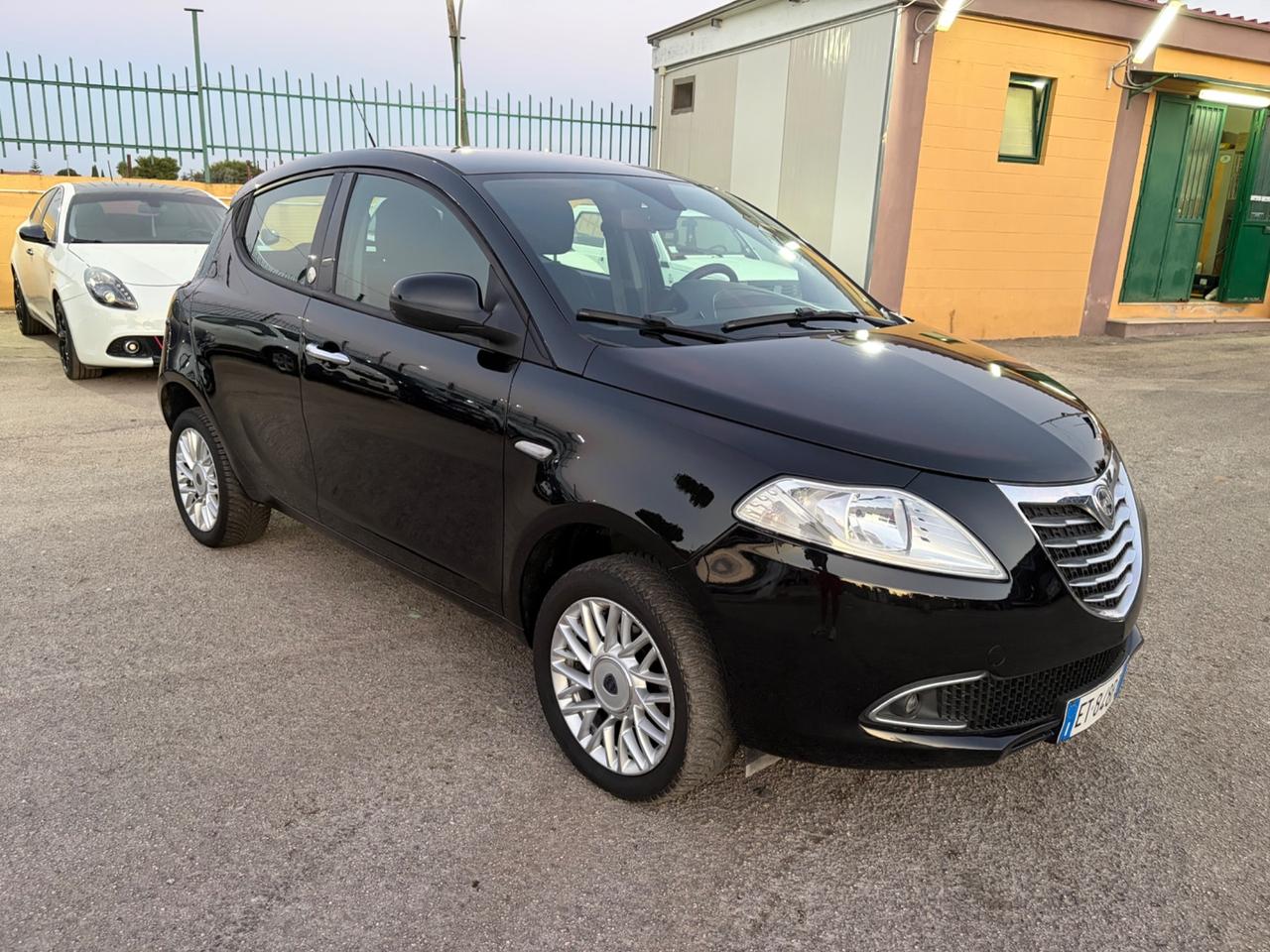 Lancia Ypsilon 0.9 TwinAir 85 CV 5 porte Metano Ecochic Gold