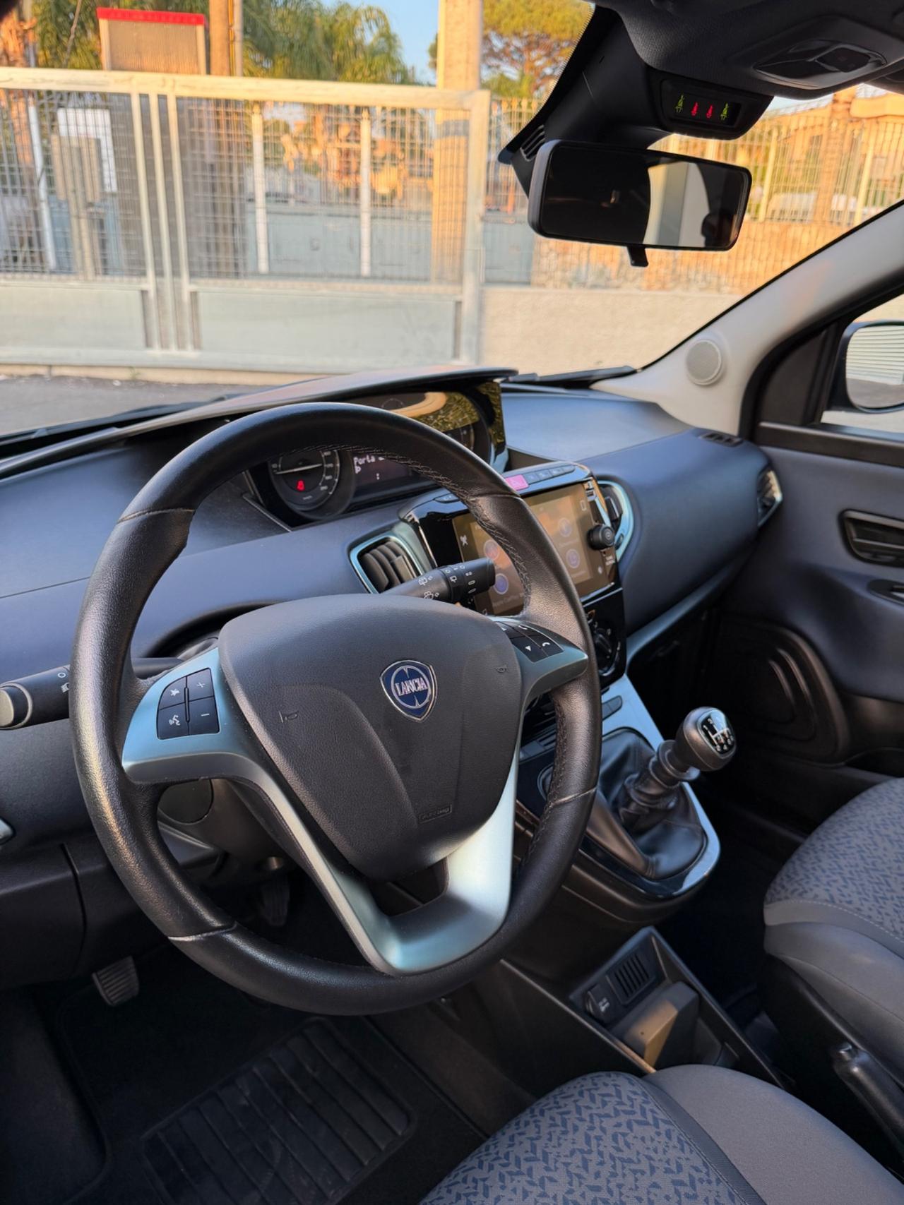 Lancia Ypsilon 1.0 FireFly 5 porte S&S Hybrid Alberta Ferretti