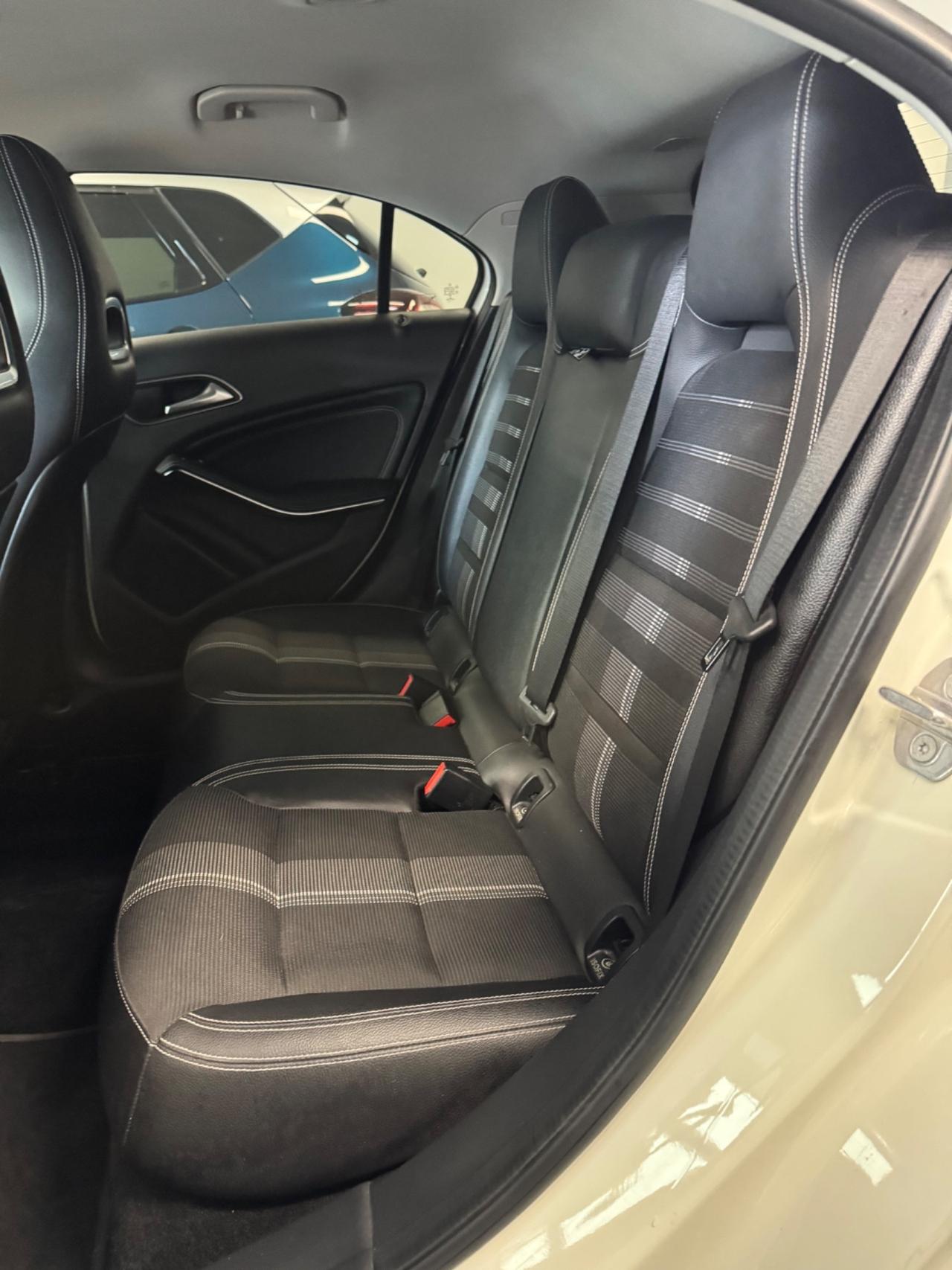 Mercedes-benz A 180 d Sport Finanziabile