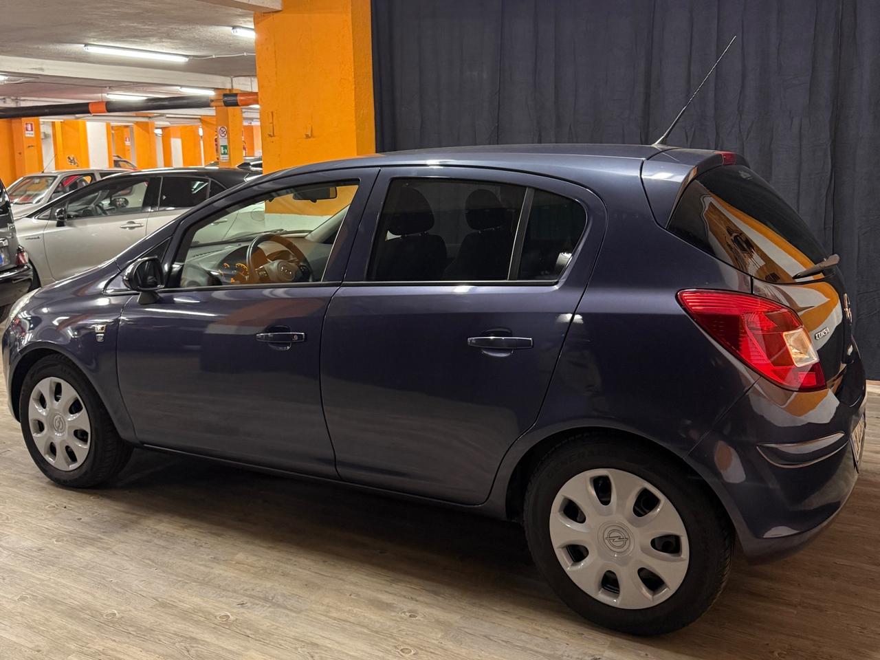 SPETTACOLARE OPEL CORSA 111 ANNIVERSARIO CON 72.498 KM