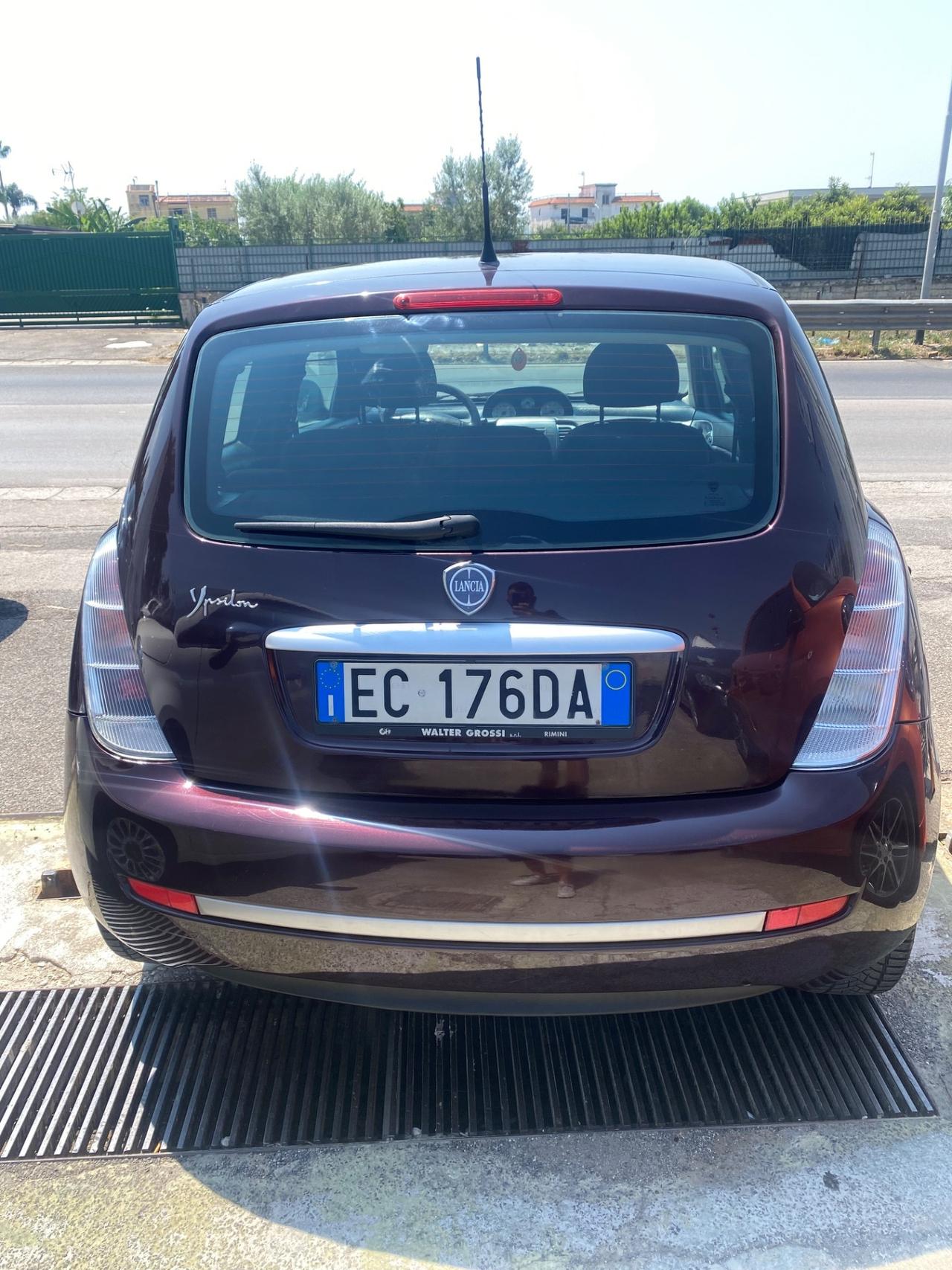 Lancia Ypsilon 1.3 MJT 75 CV Argento