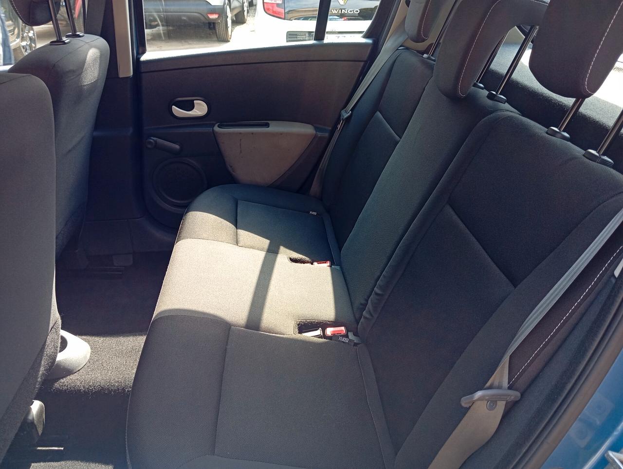 Renault Clio 1.2 16V 5 porte Confort permute