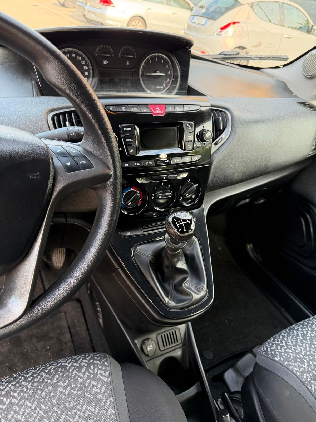 Lancia Ypsilon 1.2 Gpl - NEOPATENTATI - 12 MESI DI GARANZIA -