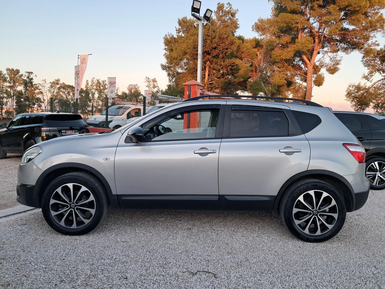Nissan Qashqai TEKNA 1.6 GPL-TETTO*NAVI*TELECAMERA