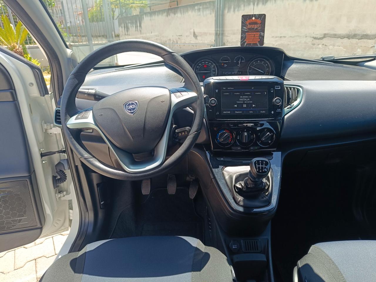 Lancia Ypsilon 1.0 FireFly 5 porte S&S Hybrid Gold