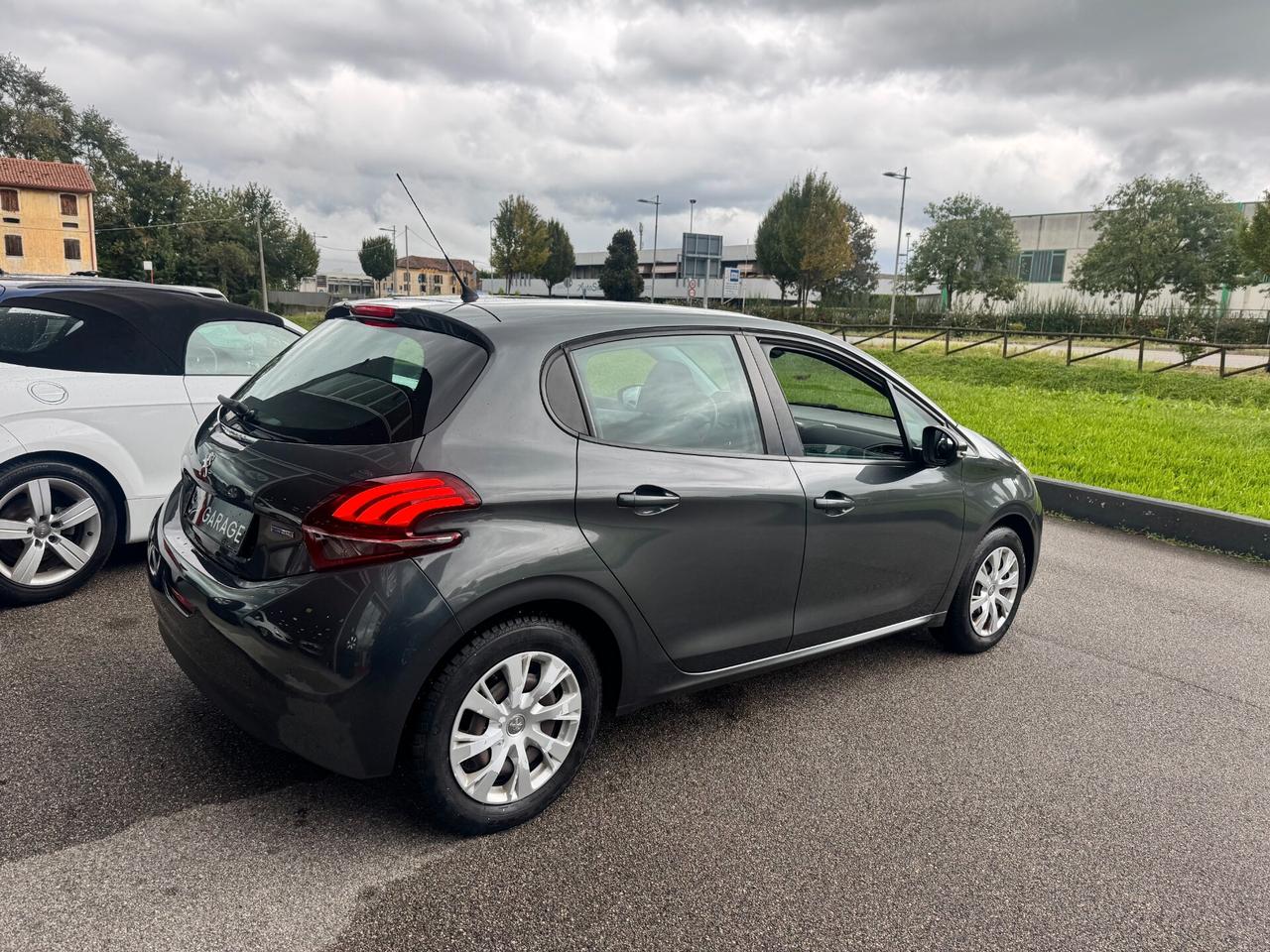 Peugeot 1.0 208 5 porte Neopatentati