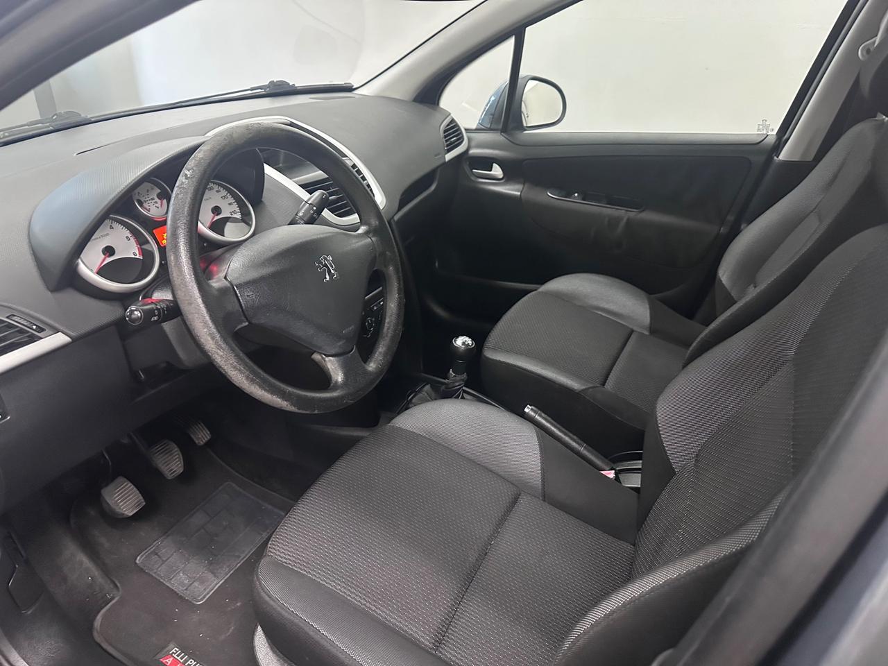Peugeot 207 1.4 HDi 70CV 5p. Energie Sport 2010