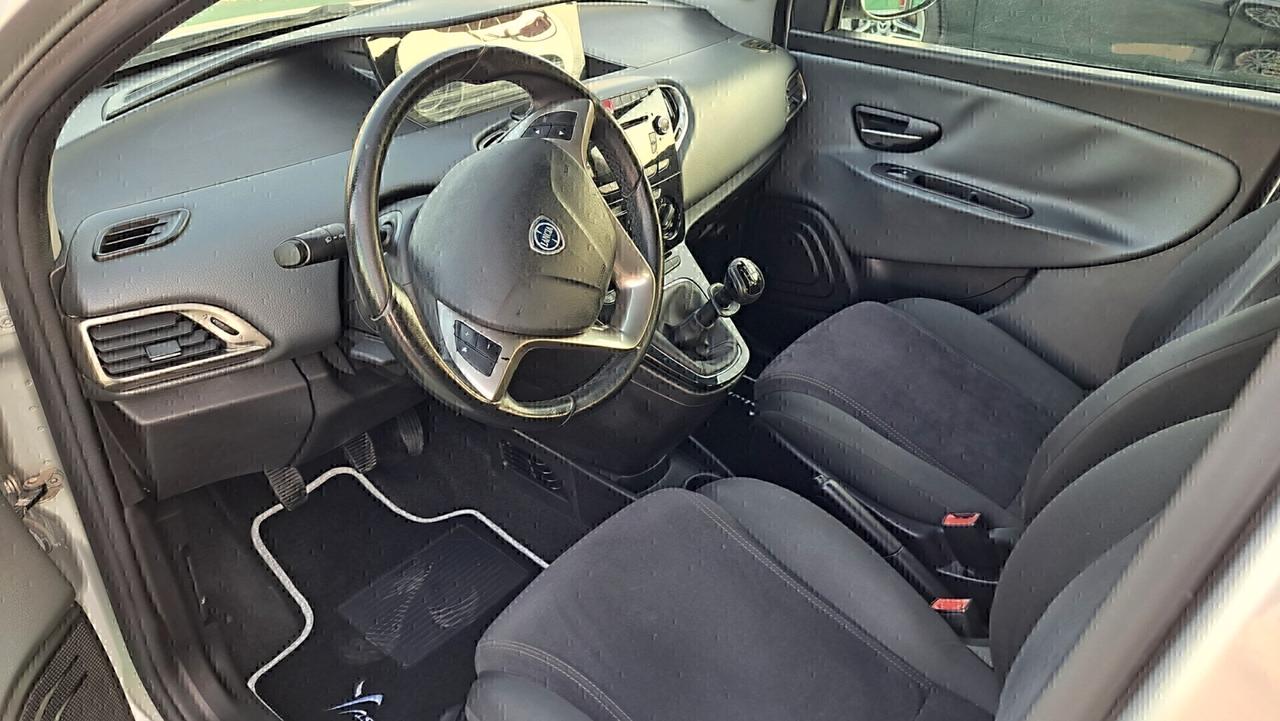 Lancia Ypsilon 1.2 69 CV 5 porte Gold