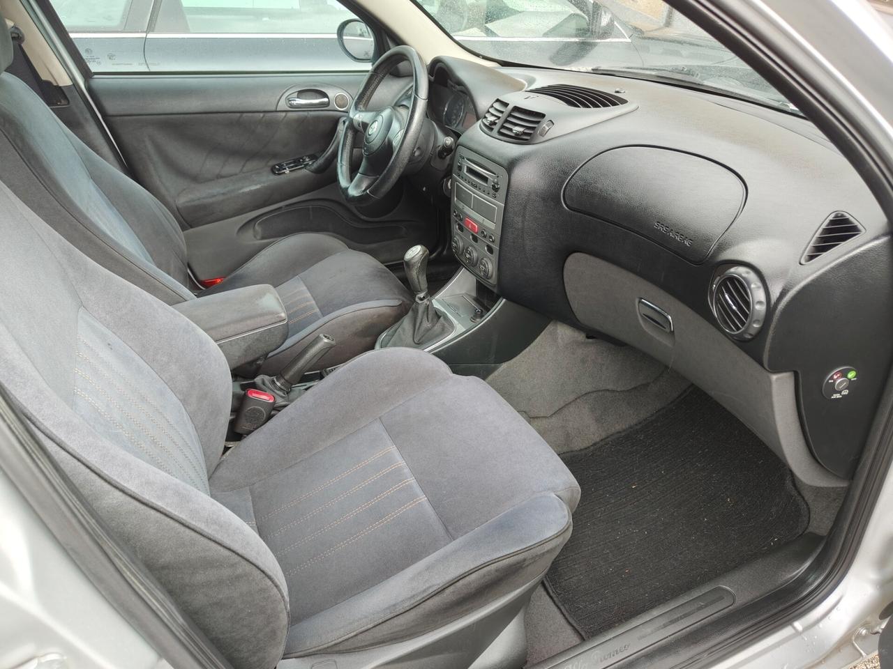 Alfa Romeo 147 1.6 16V TS (105) 5 porte Distinctive