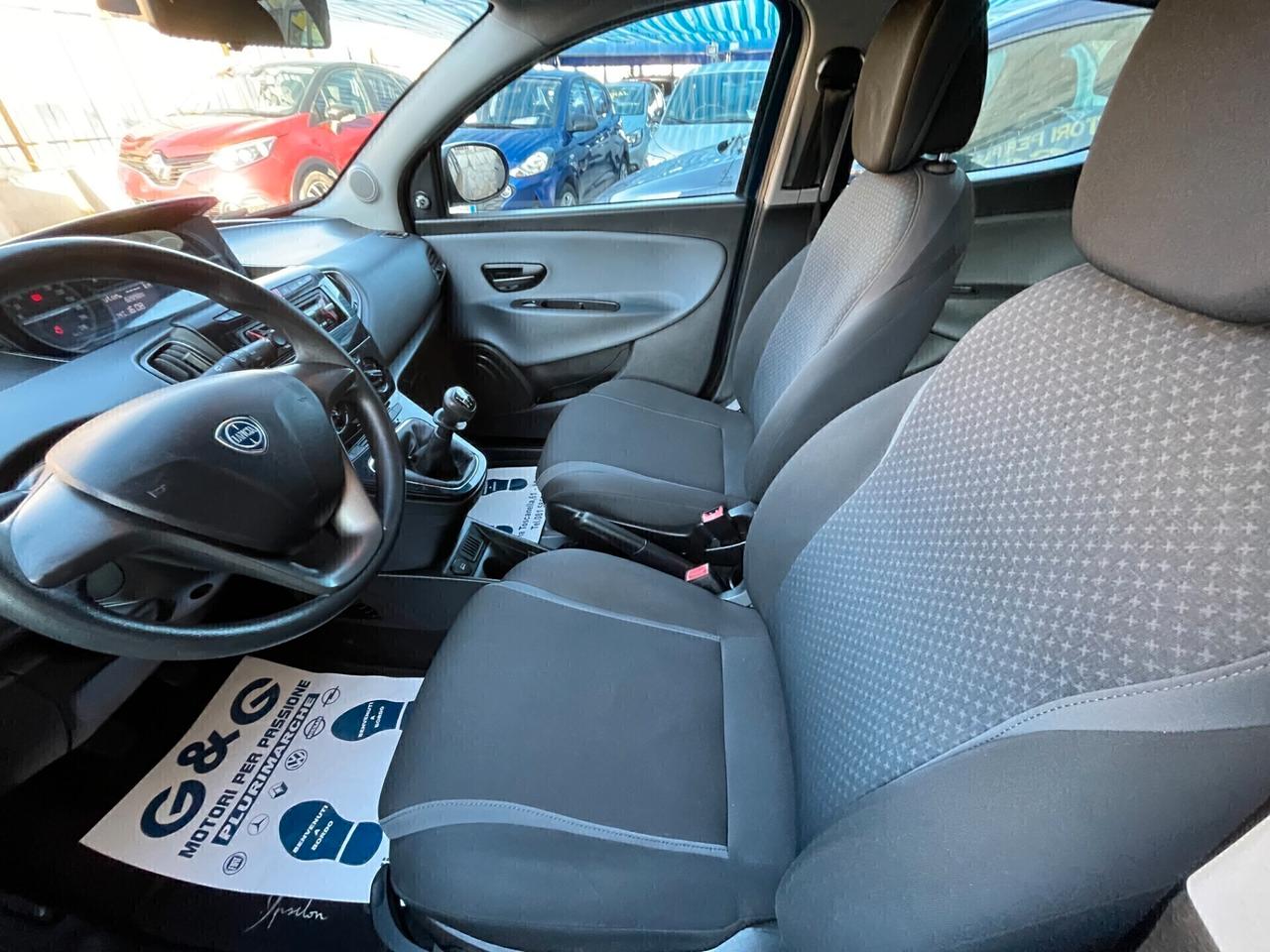 Lancia Ypsilon 1.2 69 CV 5 porte Silver