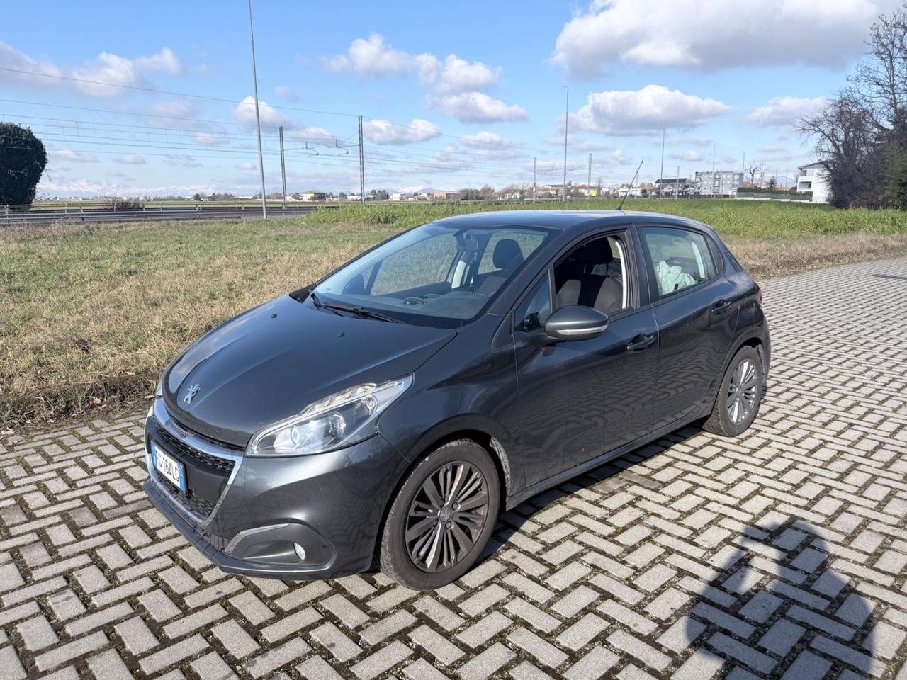 Peugeot 208 PureTech 82 5p. GPL Allure