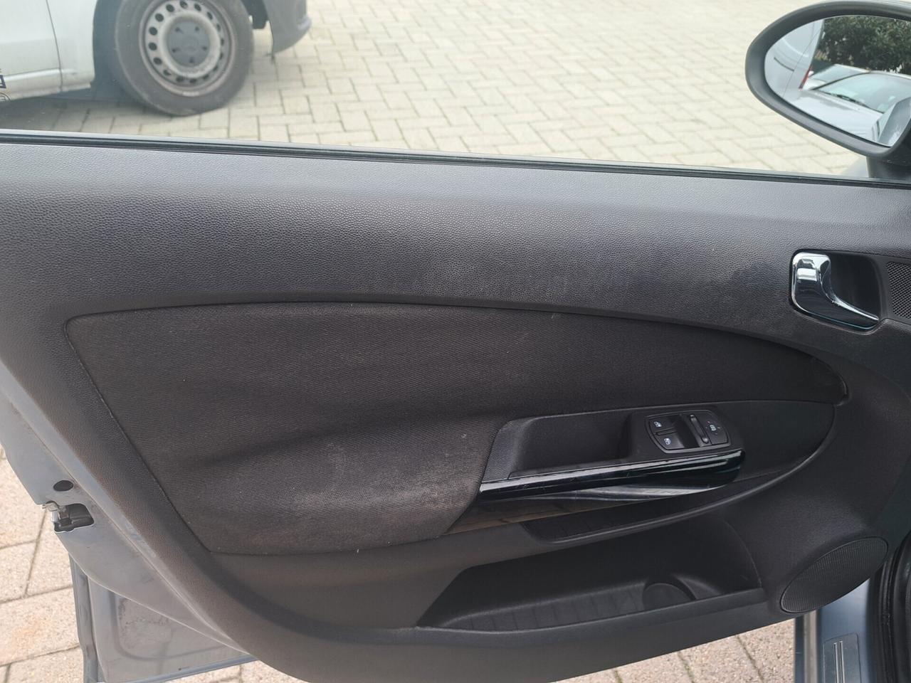 Opel Corsa 1.2 5 porte Club