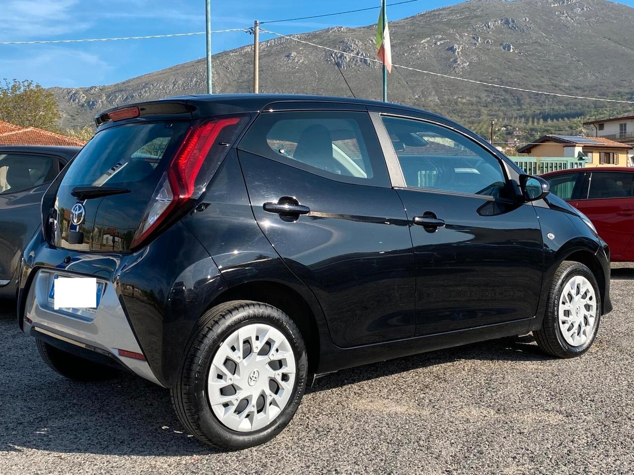 Toyota Aygo Connect 1.0 VVT-i 72 CV 5 porte x-wave