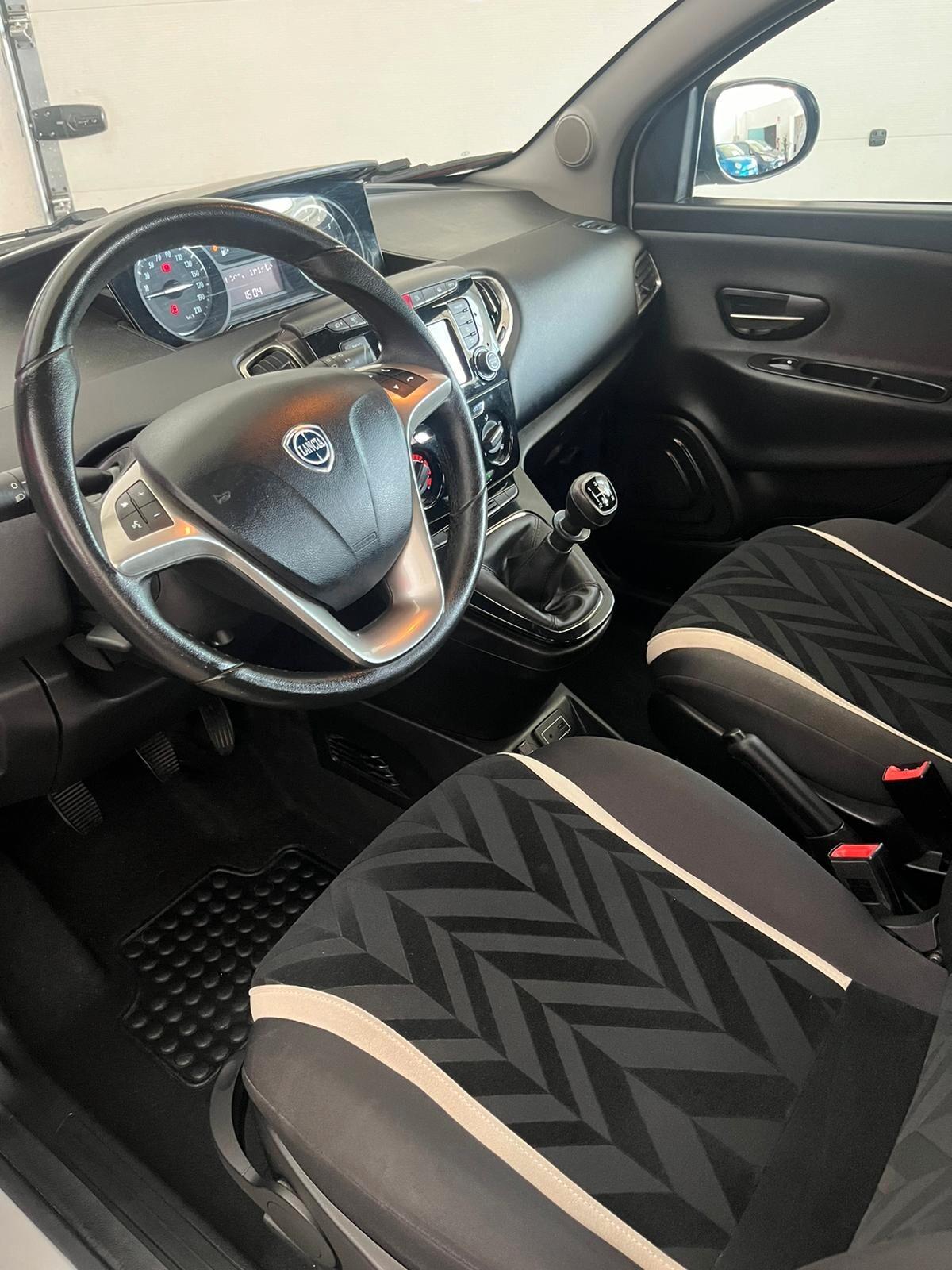 Lancia Ypsilon 1.2 69 CV 5 porte Gold NON VINCOLATO A FINANZ