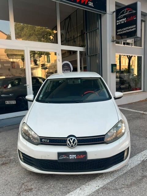 VOLKSWAGEN GOLF 140 CV TDI GT SPORT 3 porte DSG CERCHI IN LEGA NAVIGATORE OK NEOPATENTATI - GARANZIA 12 MESI -