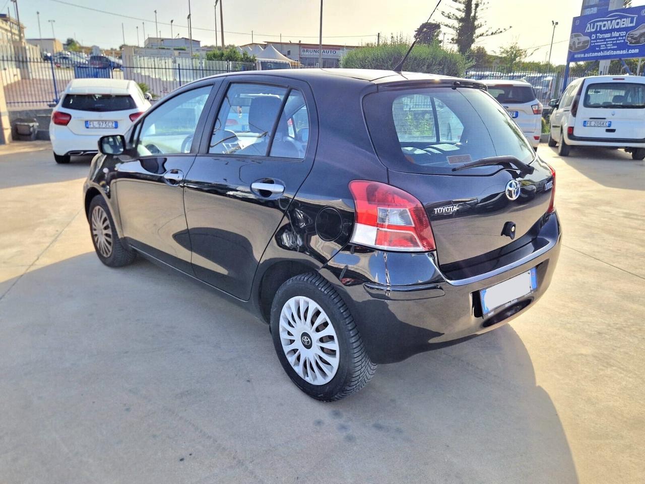 Toyota Yaris 1.0 benzina business NEOPATENTATI