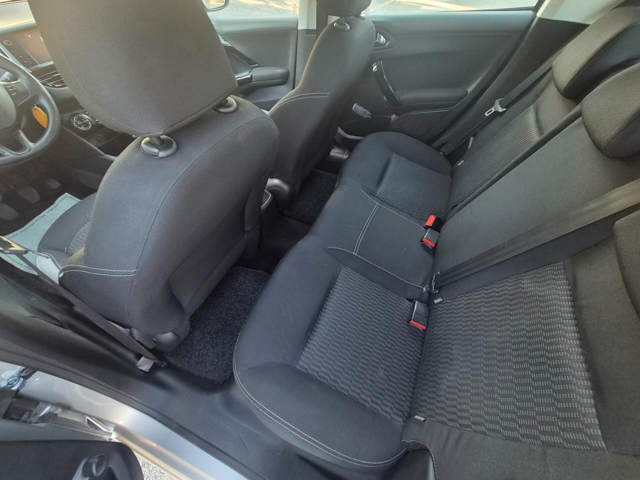 Peugeot 208 Benzina 1.2 E6 82cv neopatentati