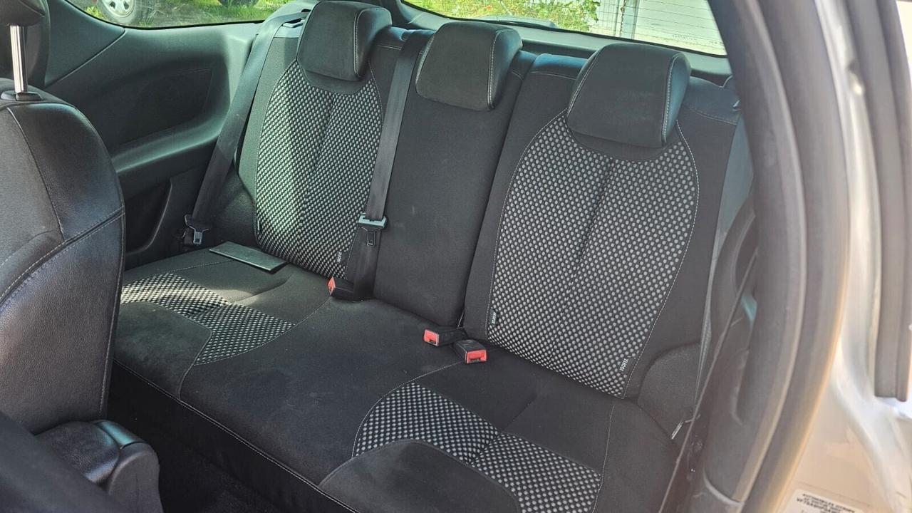 CITROEN DS3 2011 1.6 HDI 92 CV SoChic € 4.000,00