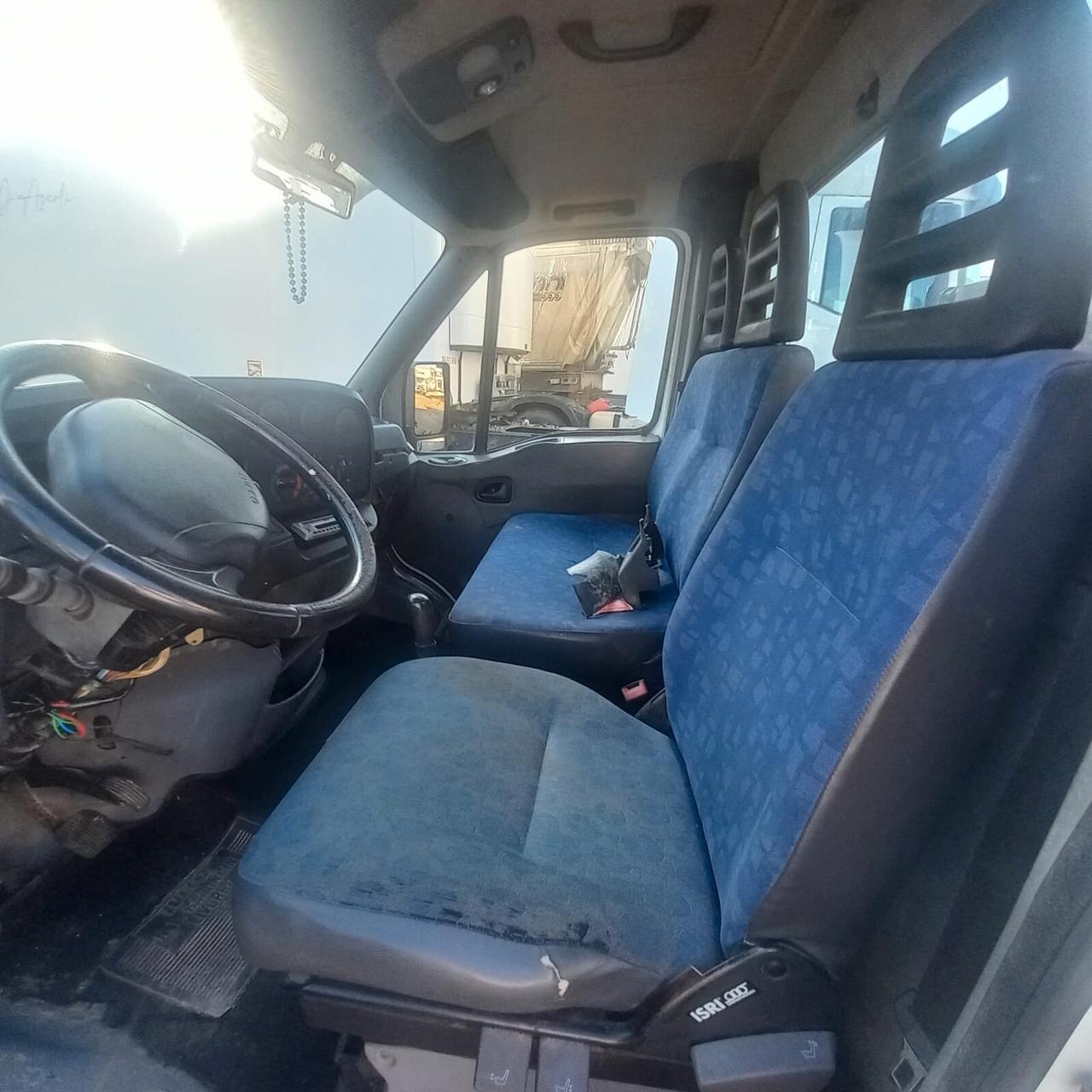 FURGONE IVECO DAILY CON GRU