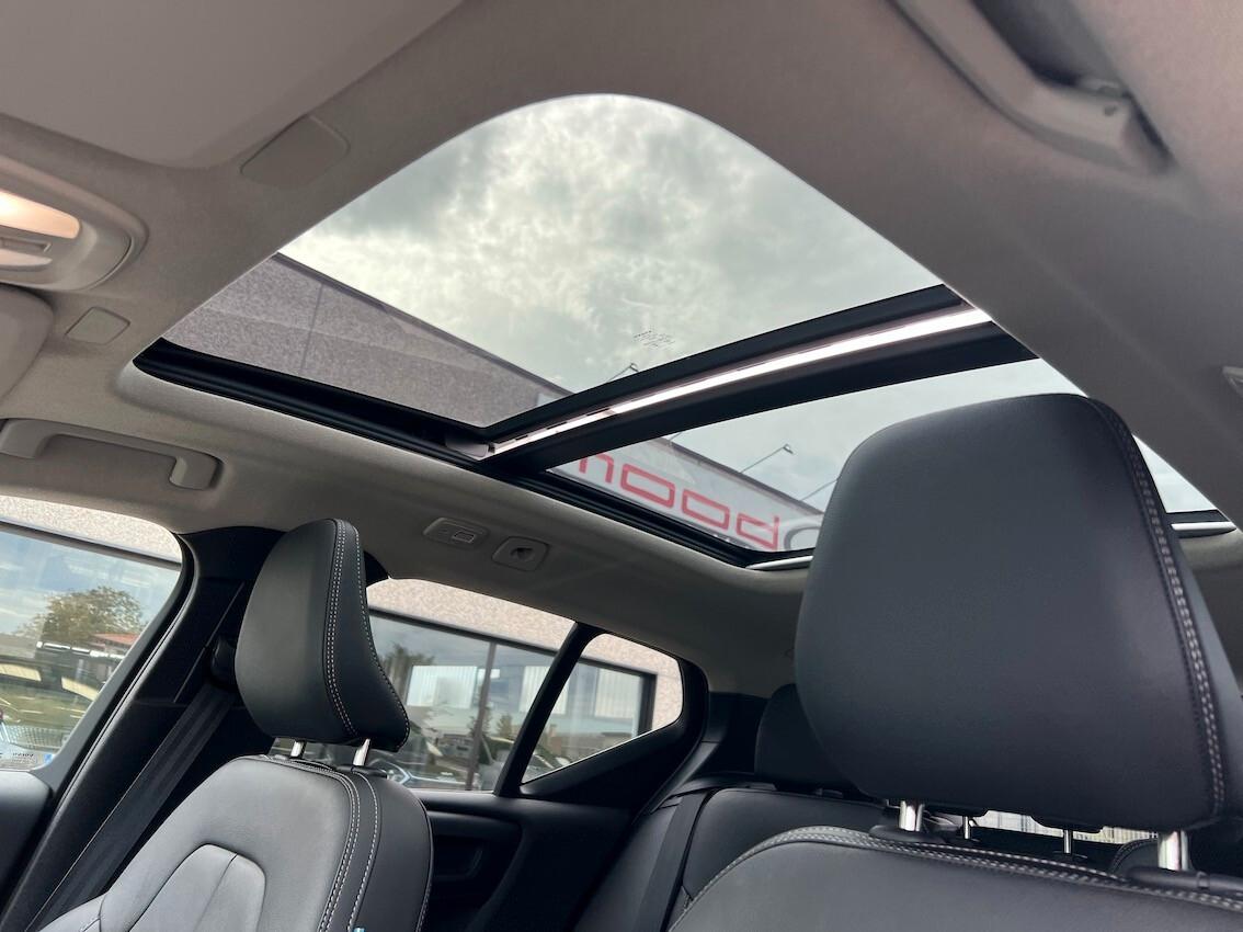 Volvo XC40 2.0 b3 Plus Black Edition auto - Tetto Apribile FULL OPTIONAL!!!