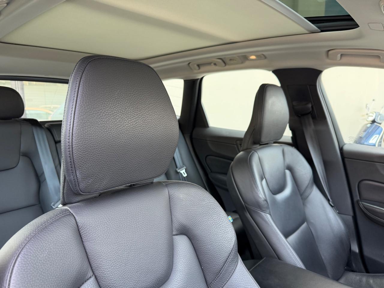 Volvo XC 60 XC60 B4 (d) automatico Plus Dark