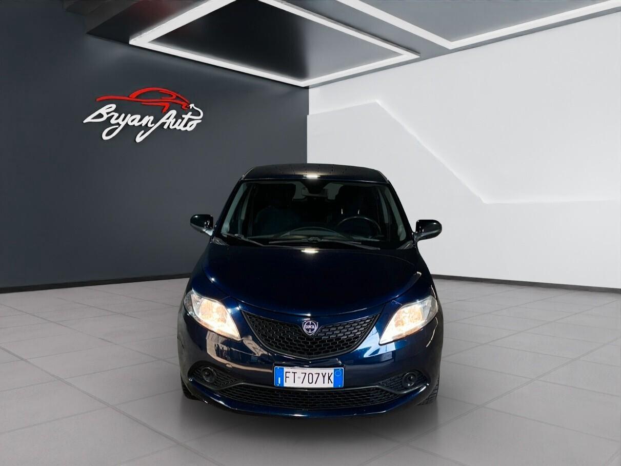 Lancia Ypsilon 1.2 69 CV 5 porte S&S Platinum IVA ESPOSTA