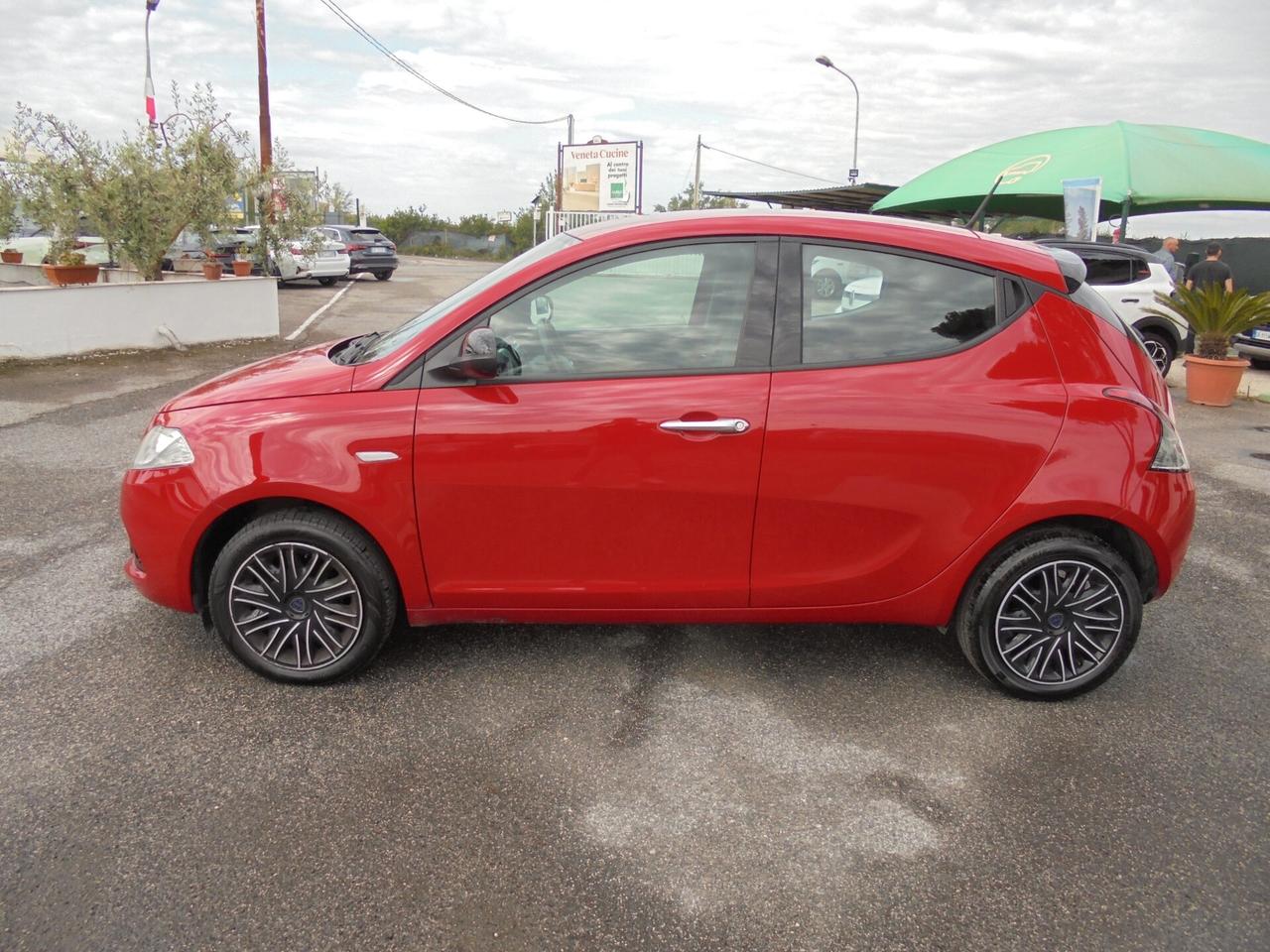 Lancia Ypsilon 1.0 FireFly 5 porte S&S Hybrid Gold
