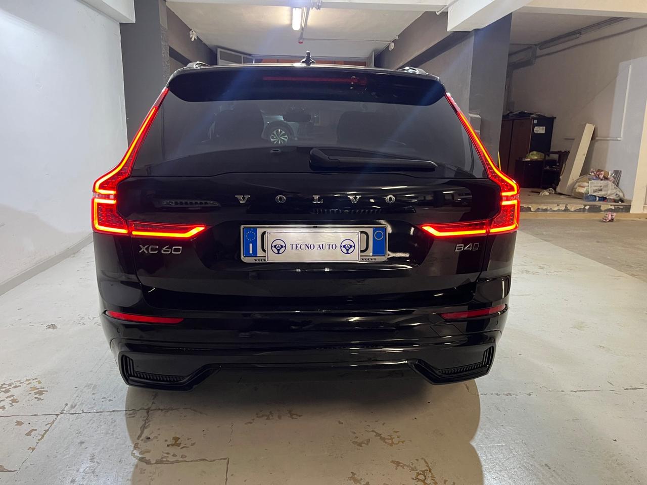 Volvo XC60 B4 (d) AWD automatico Ultimate Dark