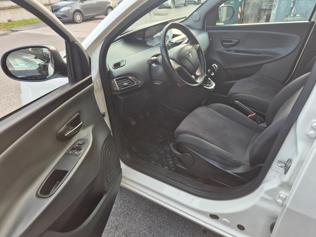 Lancia Ypsilon 0.9 TwinAir 85 CV 5 porte Metano Ecochic Gold