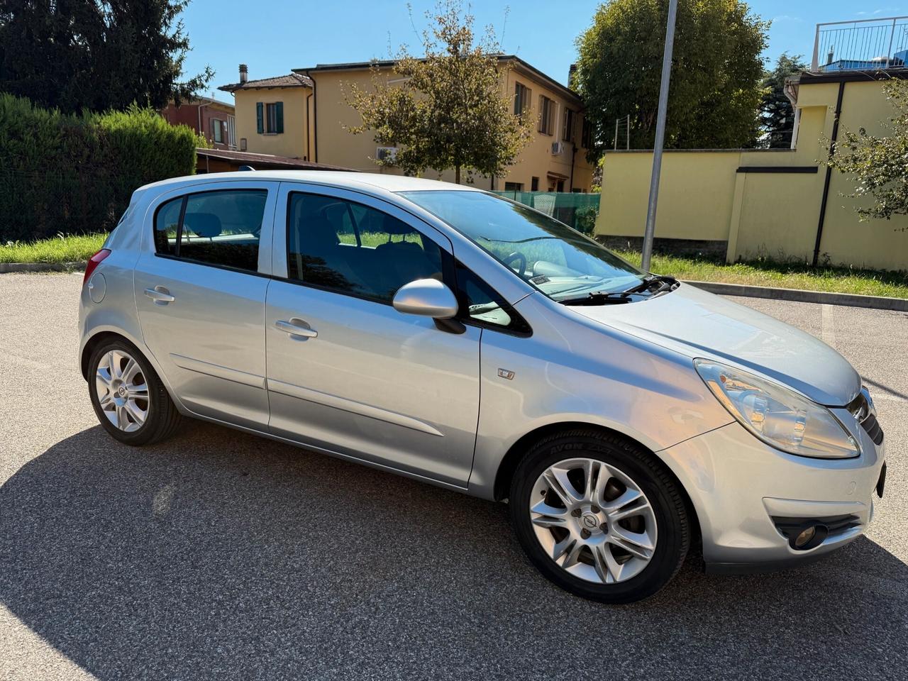 Opel Corsa 1.2 METANO - NEOPATENTATI - 12 MESI DI GARANZIA -