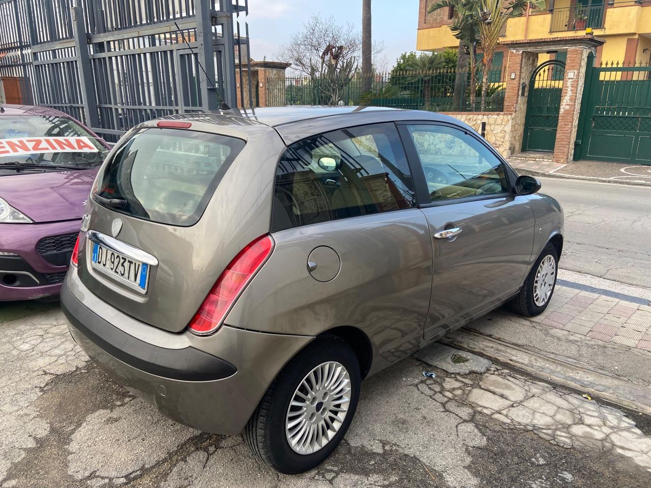 Lancia Ypsilon 1.3 Multijet 16V Argento. 3p
