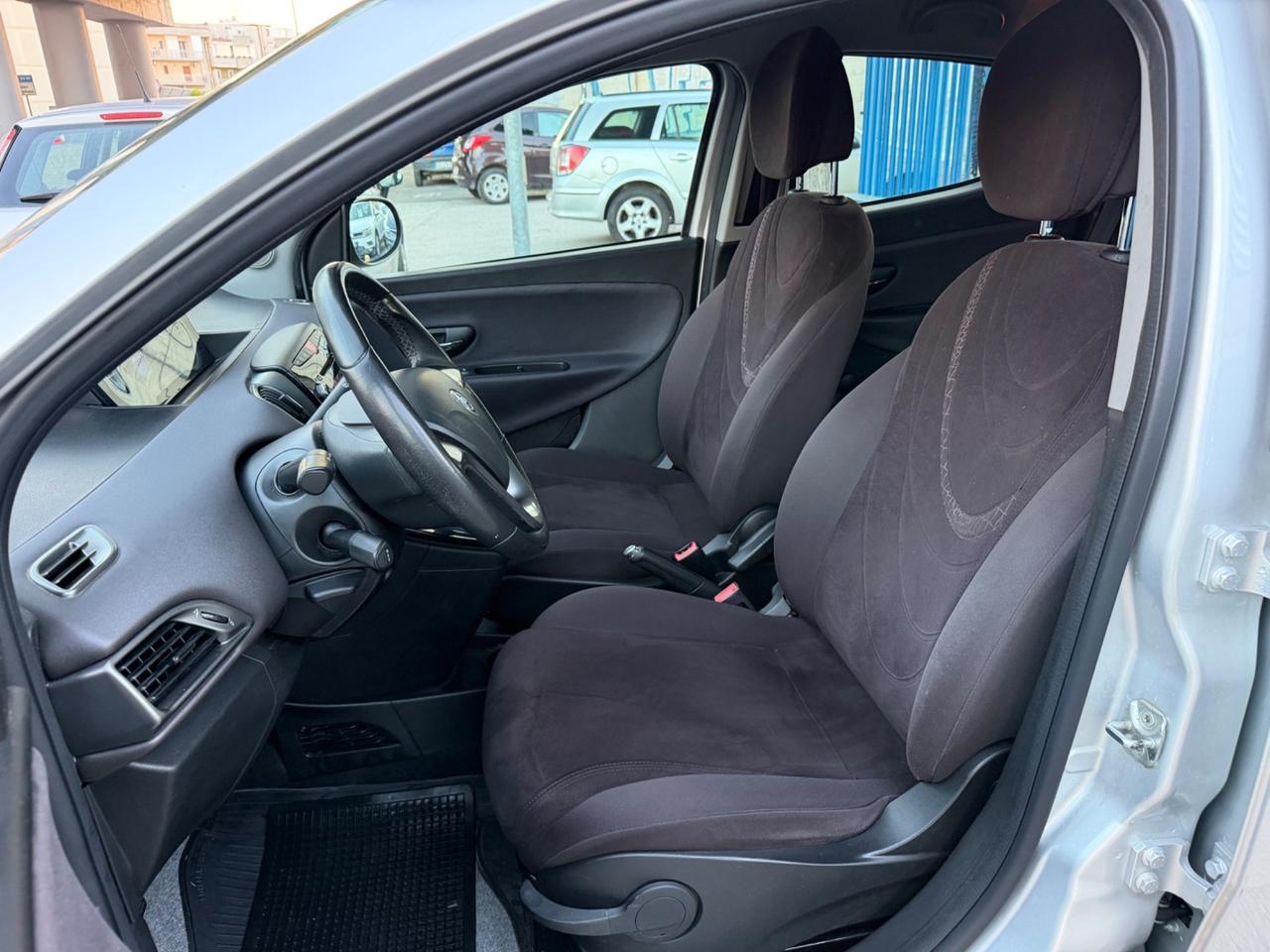 Lancia Ypsilon 1.2 benzina 69 cv 2011 105.000 km
