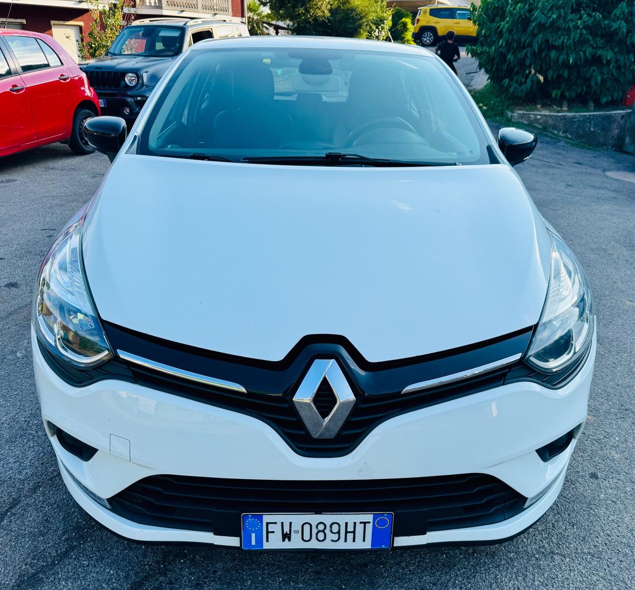 Renault Clio dCi 8V 75 CV 5 porte Moschino Intens N1 Autocarro