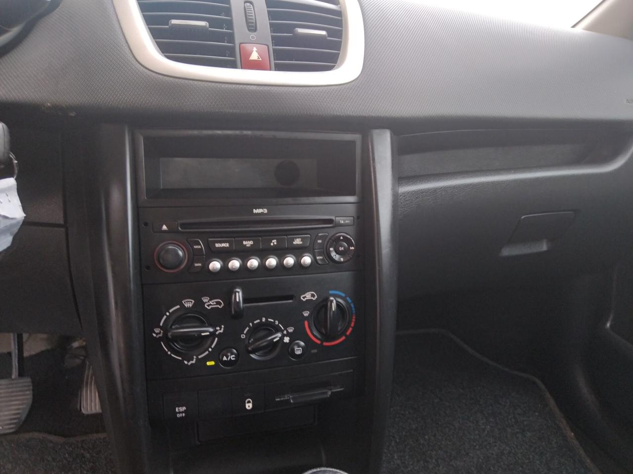 Peugeot 207 1.4 8V 75CV 3p. X Line x neopatentati
