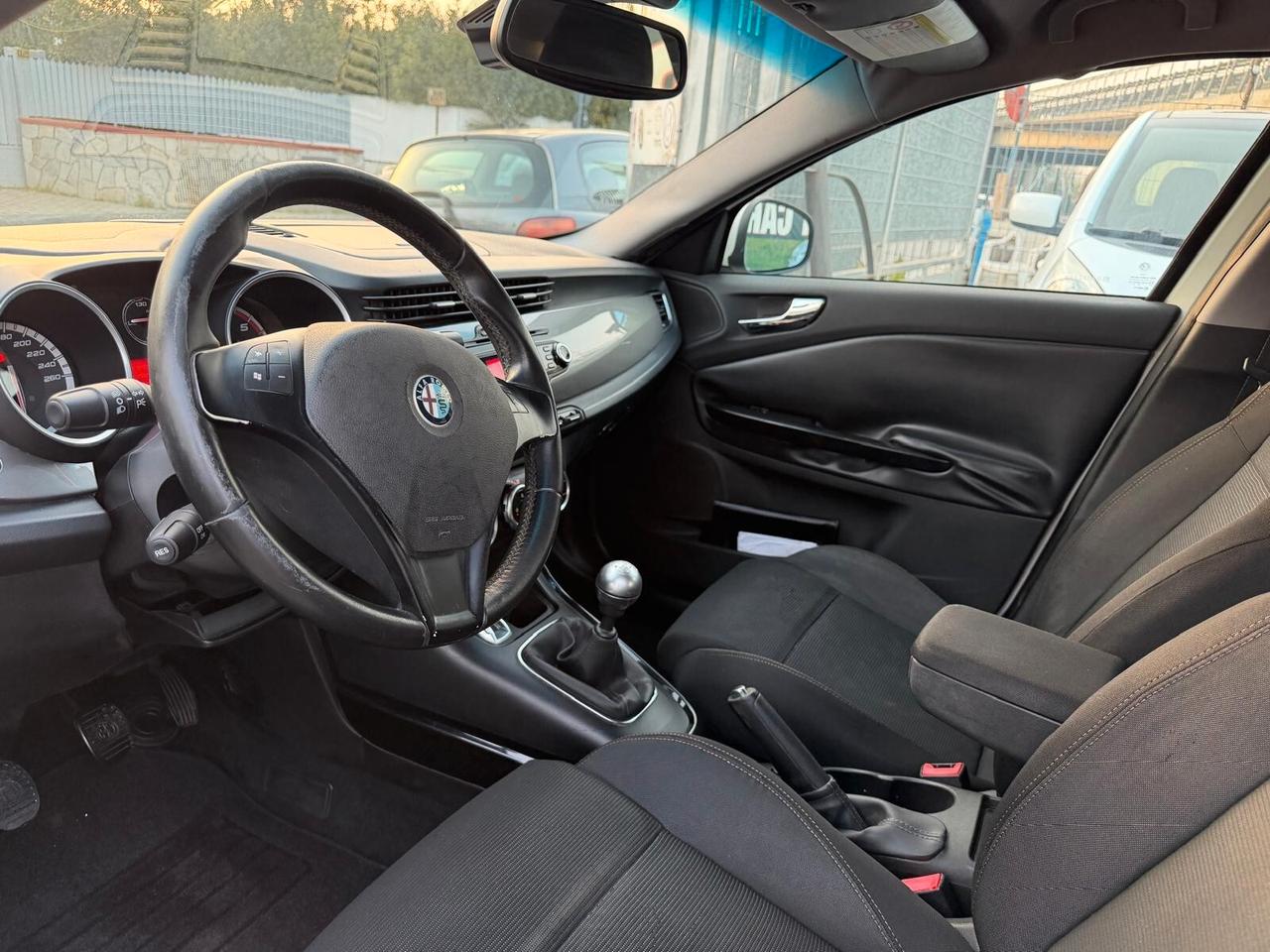 Alfa Romeo Giulietta 1.6 JTDm-2 105 CV Distinctive-2010