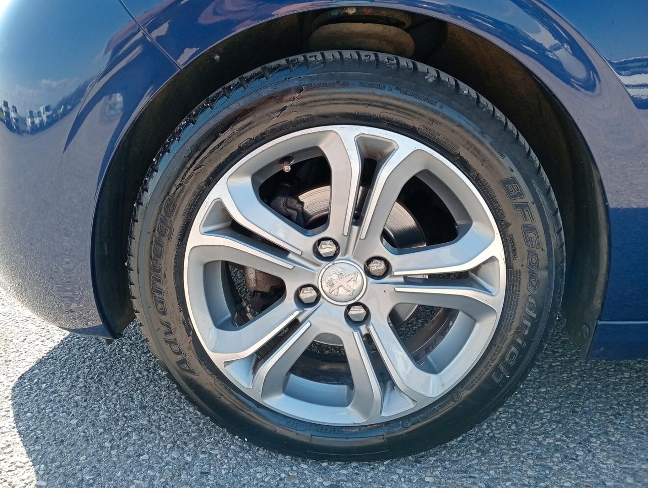 Peugeot 208 1.2VTi 82CV 5p. Allure UNIPROPRIETARIO