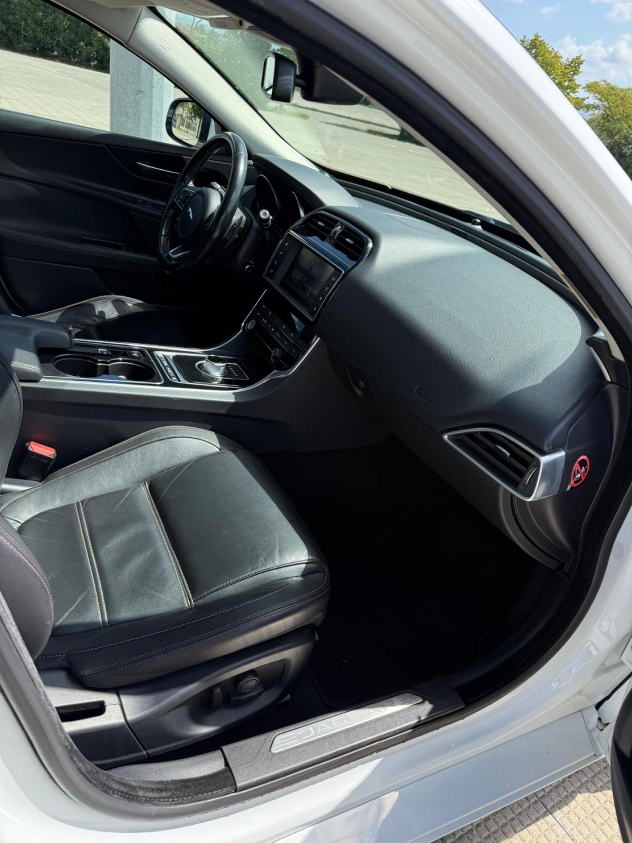 Jaguar XE 2.0 D Turbo aut. Pure