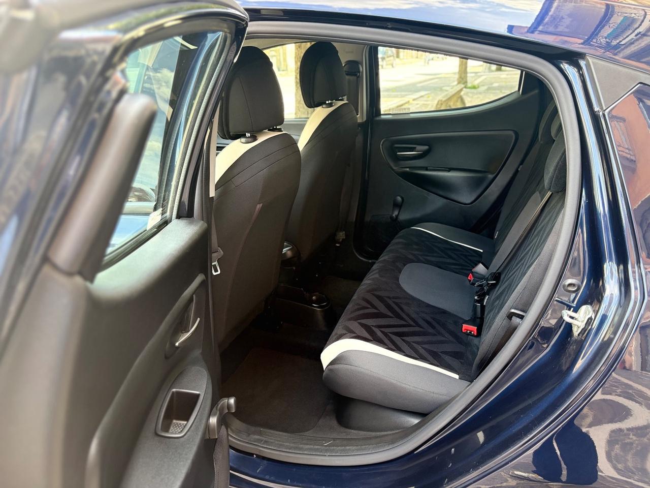 Lancia Ypsilon 1.2 69 CV 5P Gold UCONNECT Blue&Me